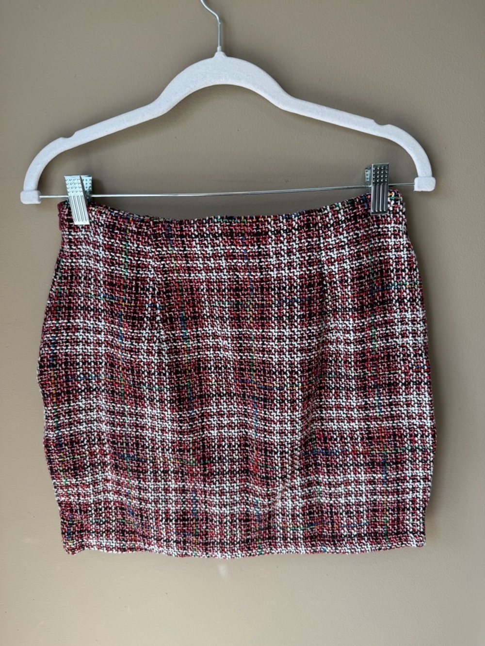 PrettyLittleThing Red Tweed Button Mini Skirt - Picture 4 of 4